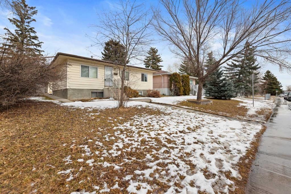 818 68 Avenue SW, Calgary — photo 2 of 22