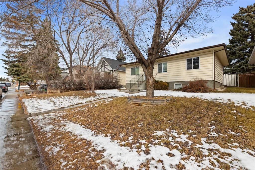 818 68 Avenue SW, Calgary — photo 3 of 22