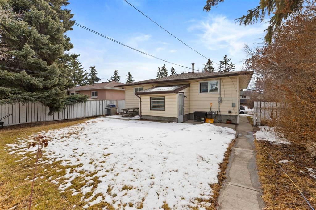 818 68 Avenue SW, Calgary — photo 5 of 22