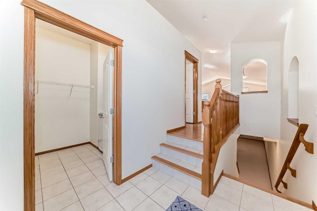 160 Cougartown Close SW, Calgary — photo 5 of 50