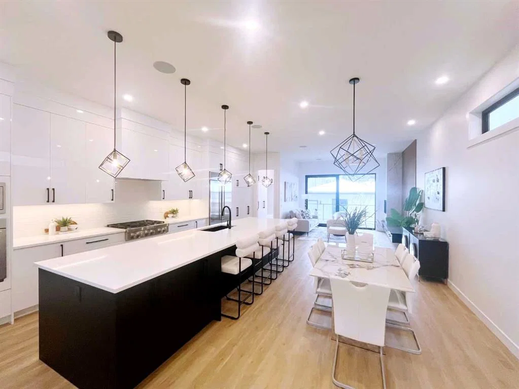 2107 Victoria Crescent NW, Calgary — photo 5 of 29
