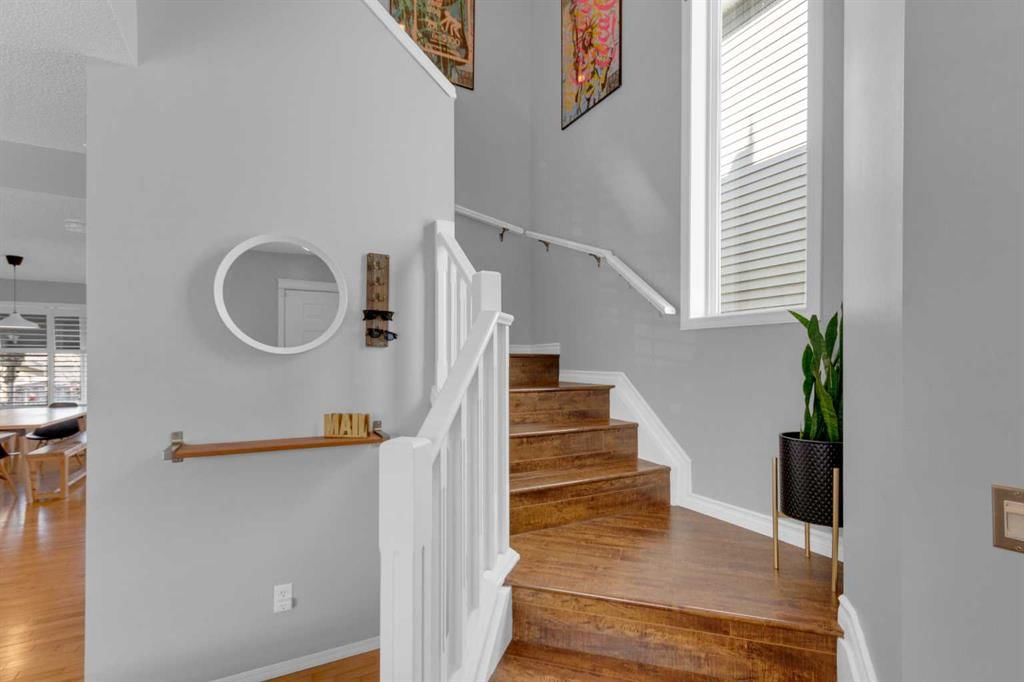 37 Prestwick Rise SE, Calgary — photo 4 of 32