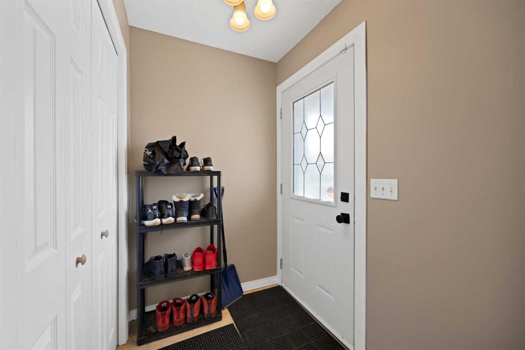 127 Whitehaven Road NE, Calgary — photo 3 of 25