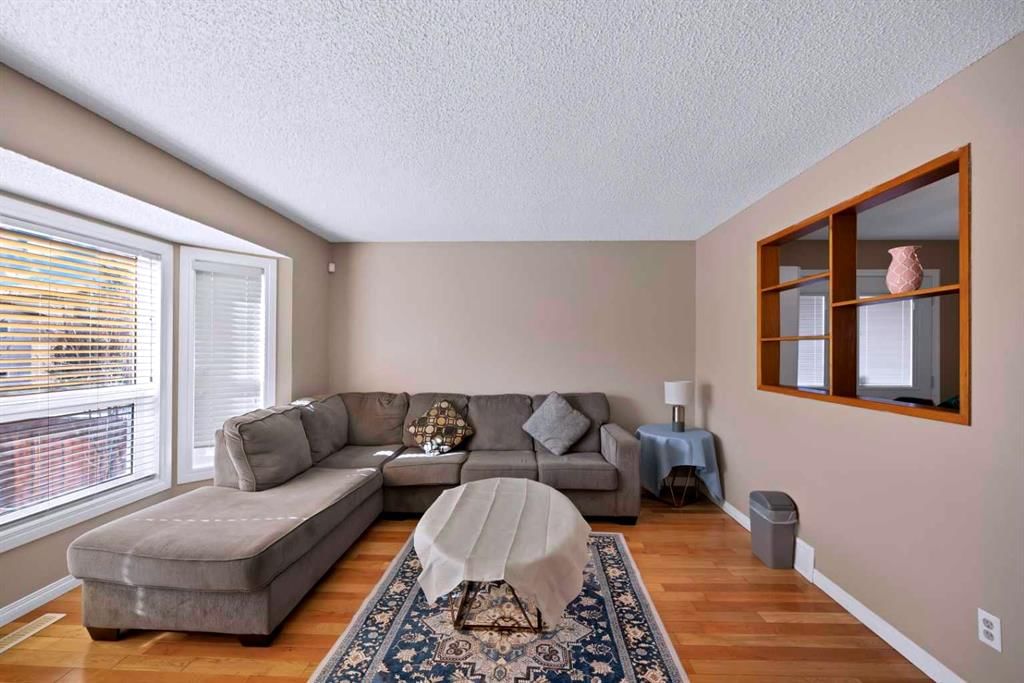 127 Whitehaven Road NE, Calgary — photo 5 of 25
