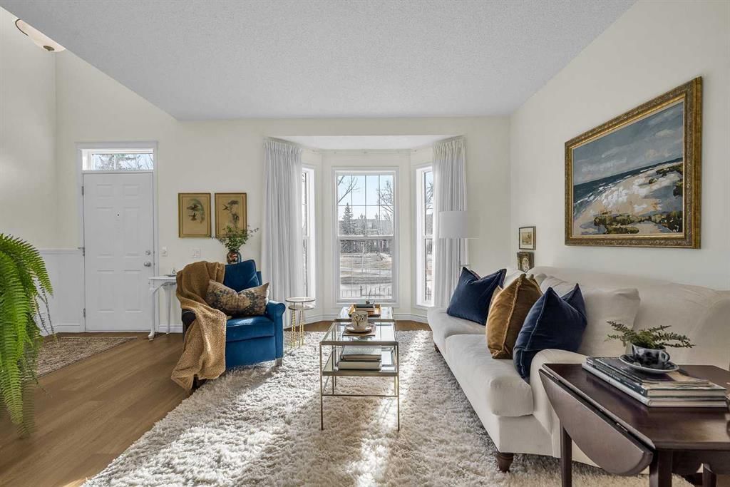 60 Inverness Square SE, Calgary — photo 3 of 39