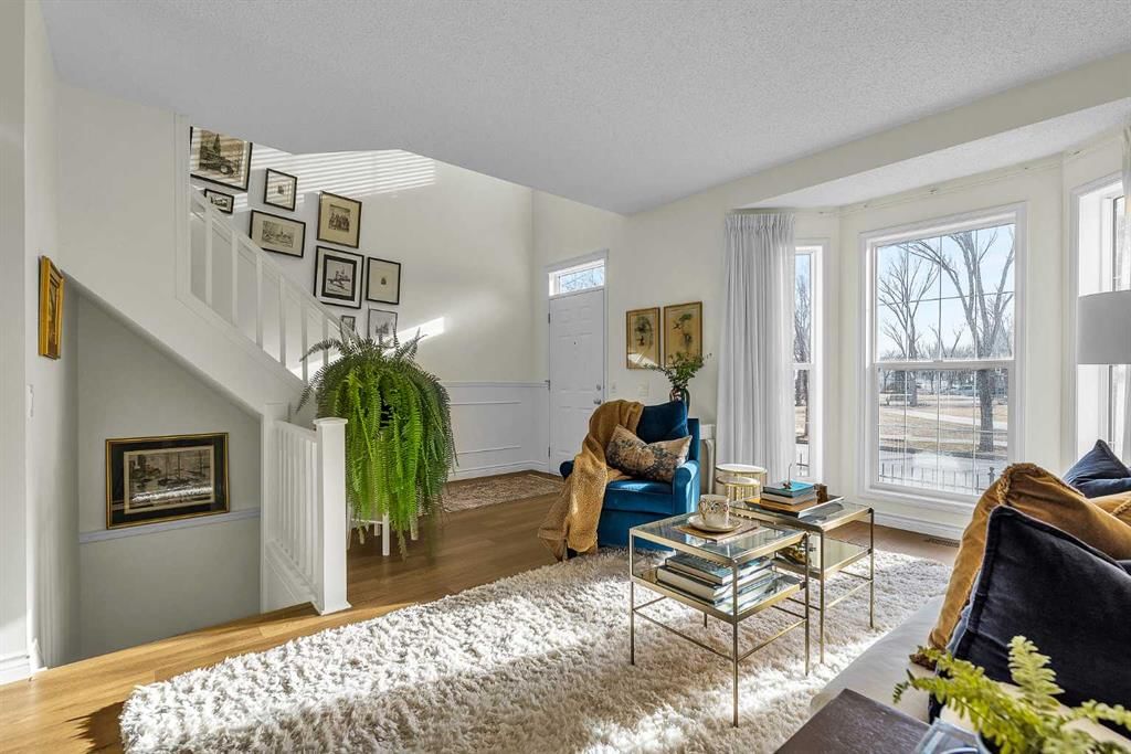 60 Inverness Square SE, Calgary — photo 4 of 39