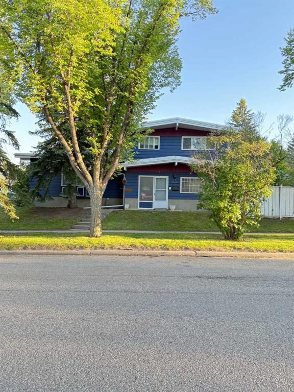 3631 Varsity Drive NW, Calgary — main listing photo