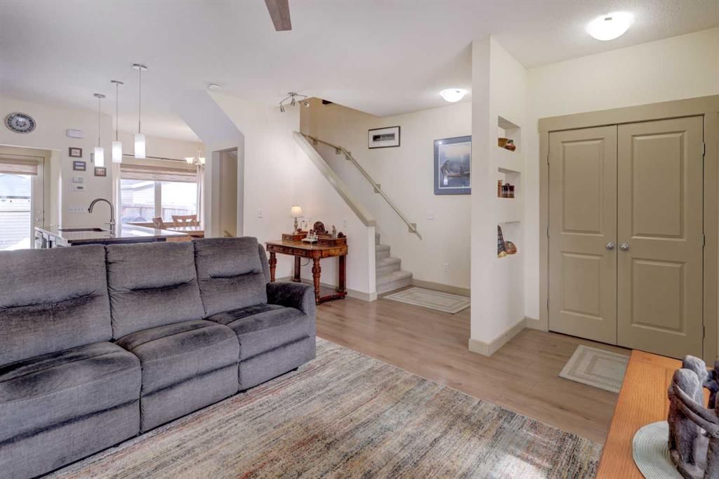 380 Skyview Ranch Road NE, Calgary — photo 5 of 33