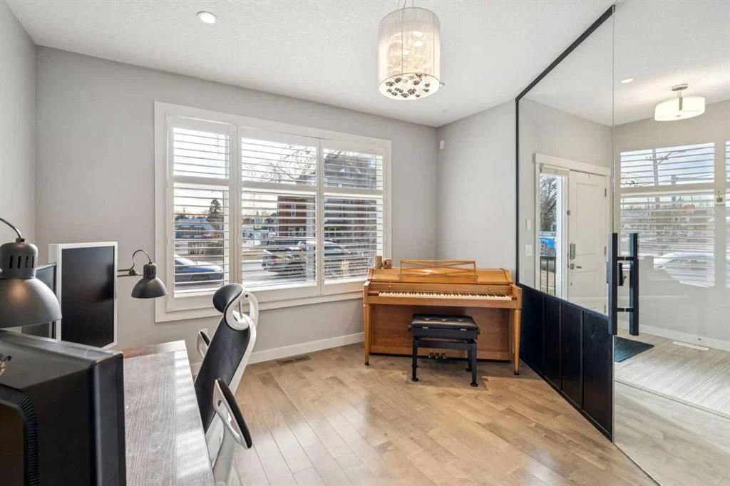 127 34 Street NW, Calgary — photo 3 of 34