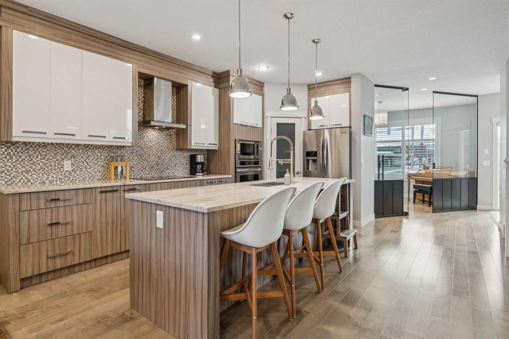 127 34 Street NW, Calgary — photo 5 of 34
