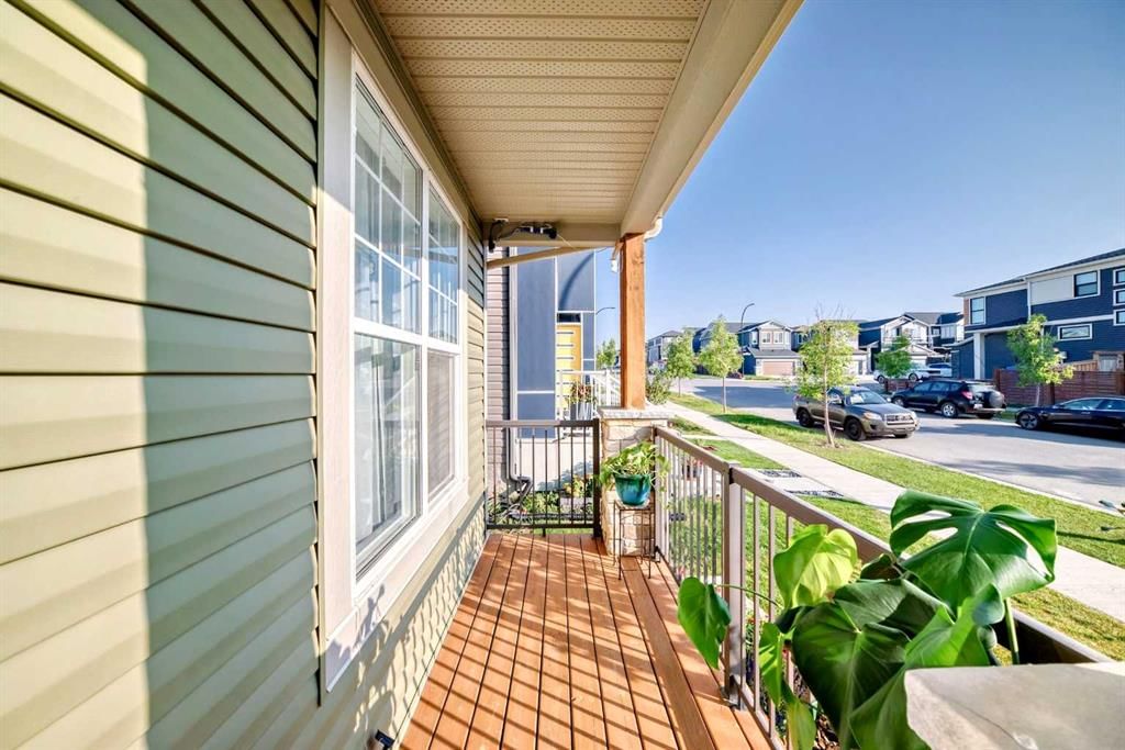 720 Livingston Hill NE, Calgary — photo 5 of 39