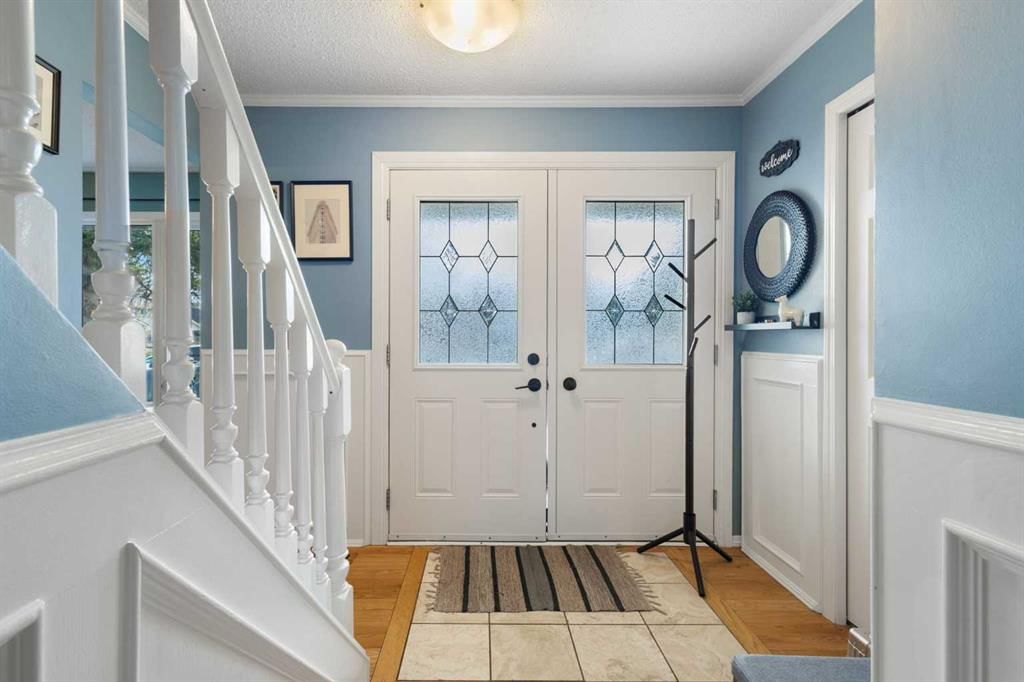 16 Midridge Gardens SE, Calgary — photo 2 of 41