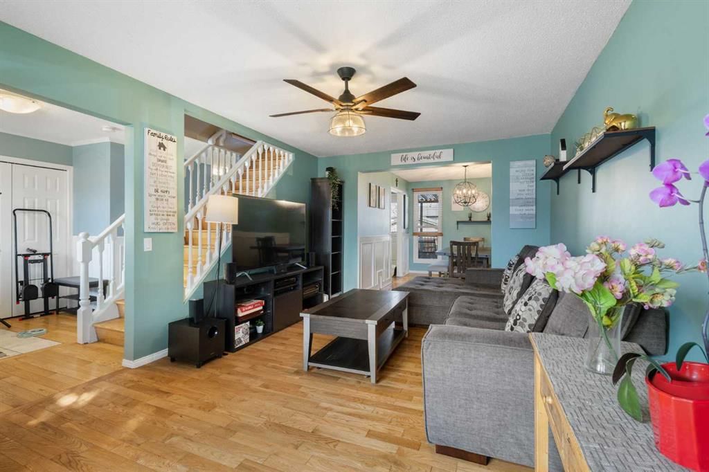 16 Midridge Gardens SE, Calgary — photo 4 of 41