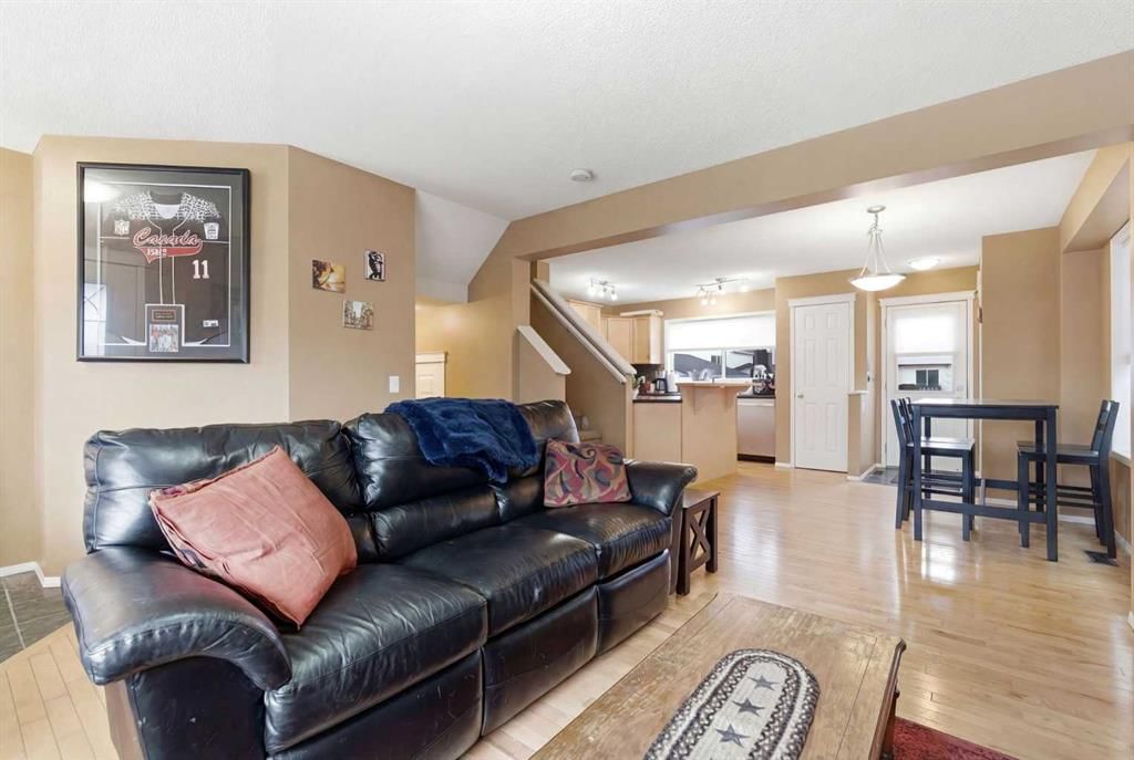 39 Copperfield Terrace SE, Calgary — photo 5 of 27