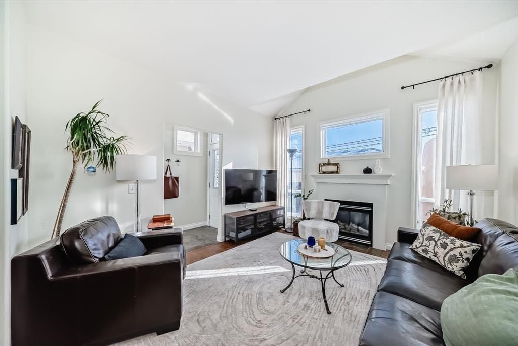 1436 41 Street SW, Calgary — photo 2 of 33