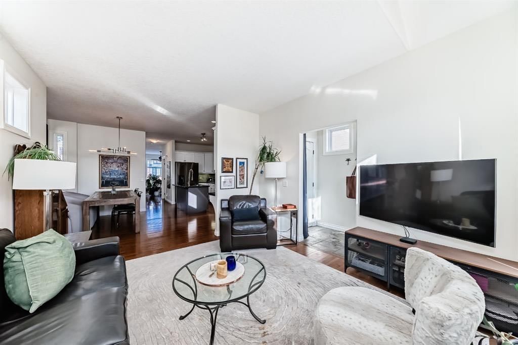 1436 41 Street SW, Calgary — photo 5 of 33