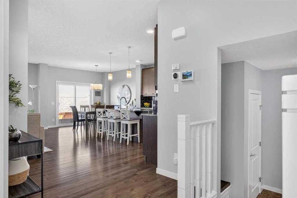 220 Evansborough Way NW, Calgary — photo 2 of 40