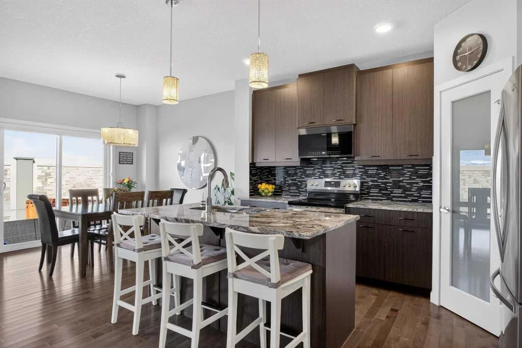 220 Evansborough Way NW, Calgary — photo 3 of 40
