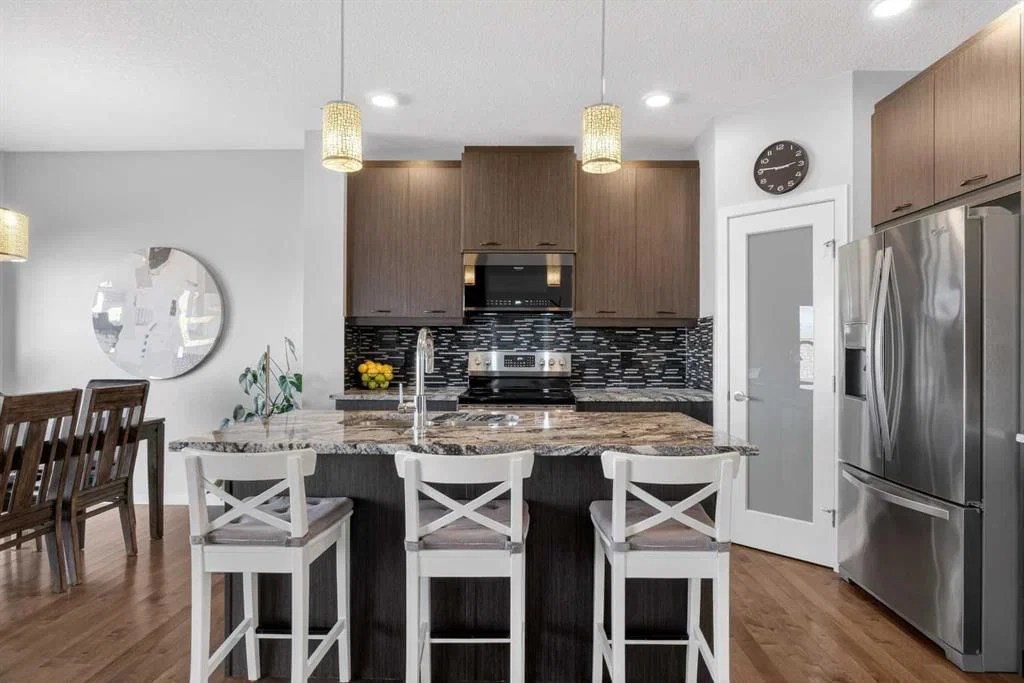 220 Evansborough Way NW, Calgary — photo 4 of 40
