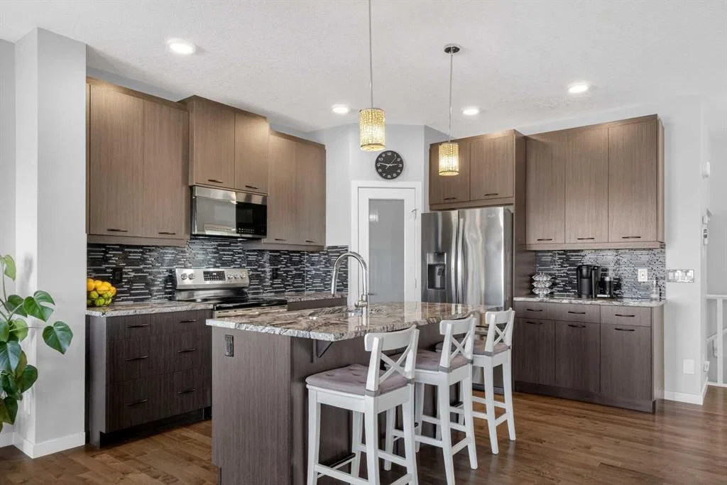 220 Evansborough Way NW, Calgary — photo 5 of 40