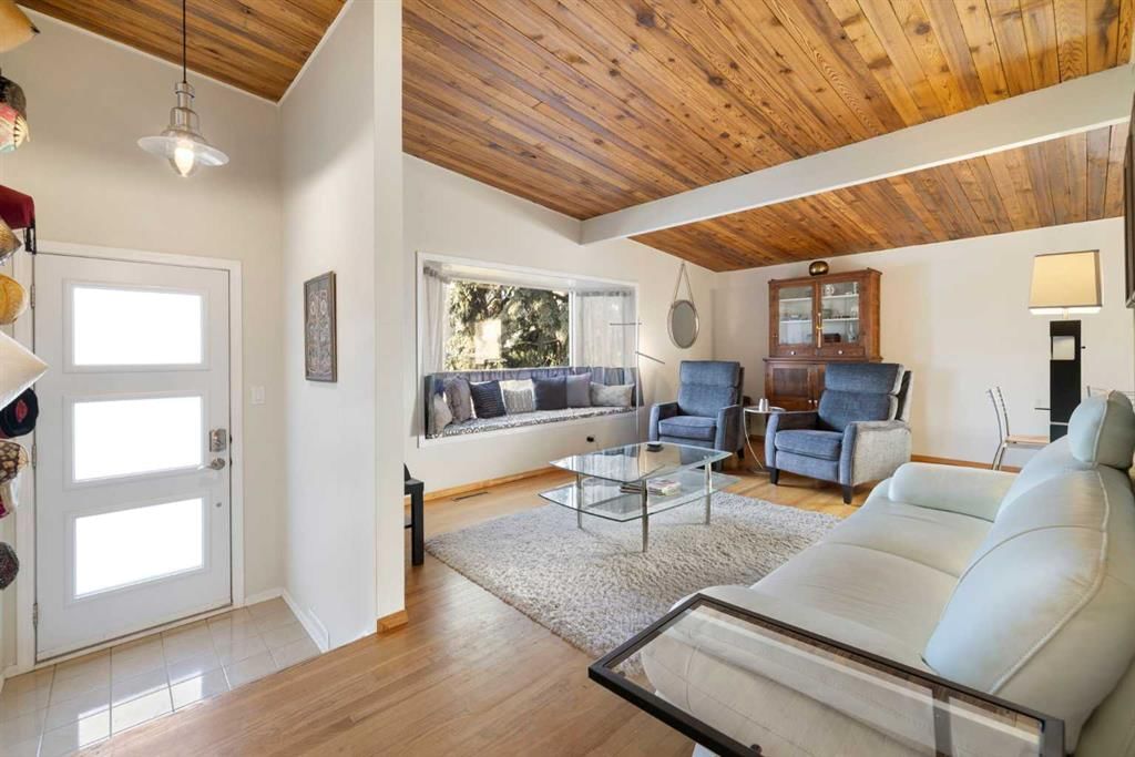 3511 Lakeside Crescent SW, Calgary — photo 4 of 49