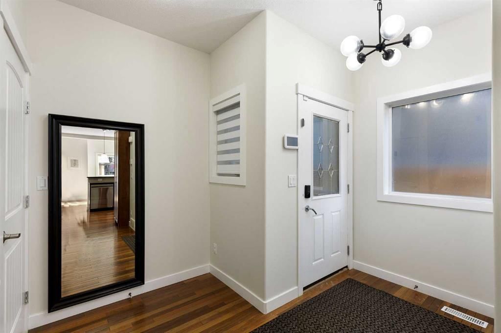 2, 808 4 Street NE, Calgary — photo 4 of 49