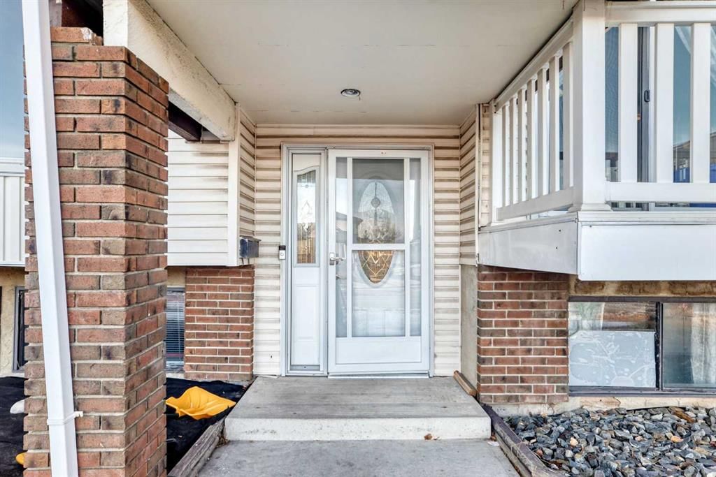 7160 Temple Drive NE, Calgary — photo 4 of 42