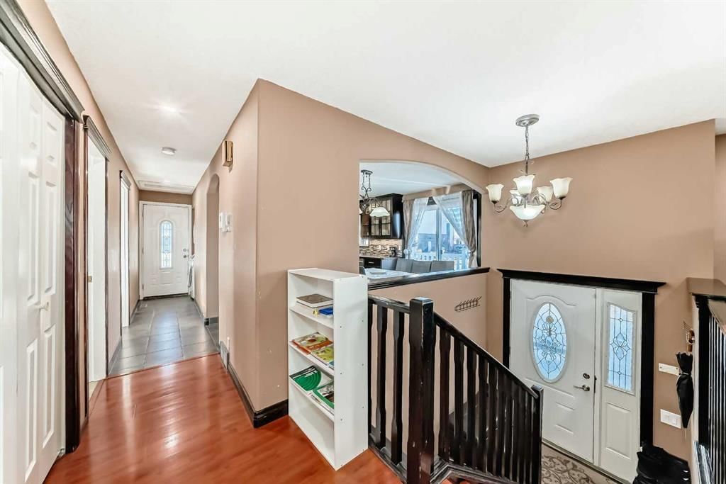 7160 Temple Drive NE, Calgary — photo 5 of 42