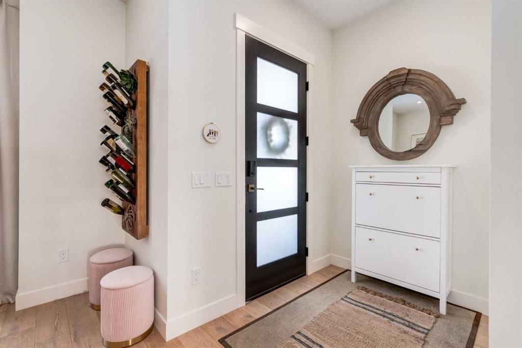 2107 52 Avenue SW, Calgary — photo 2 of 43