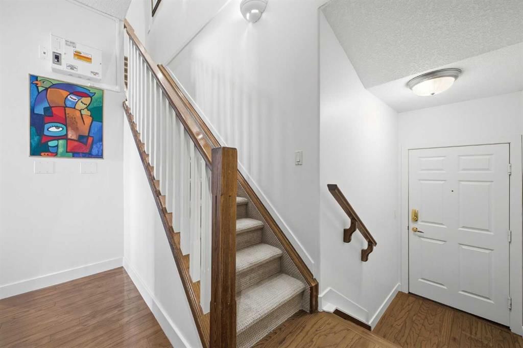 406, 3412 Parkdale Boulevard NW, Calgary — photo 4 of 32