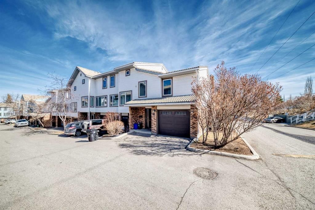 226 Coachway Lane SW, Calgary — photo 2 of 28