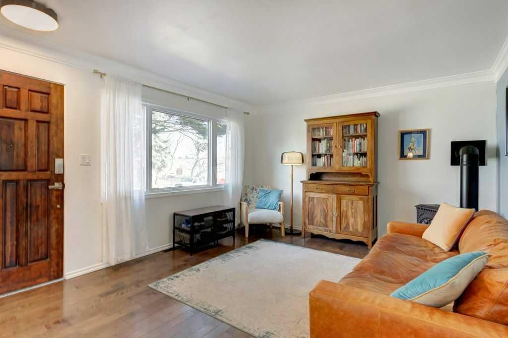 81 Healy Drive SW, Calgary — photo 3 of 40