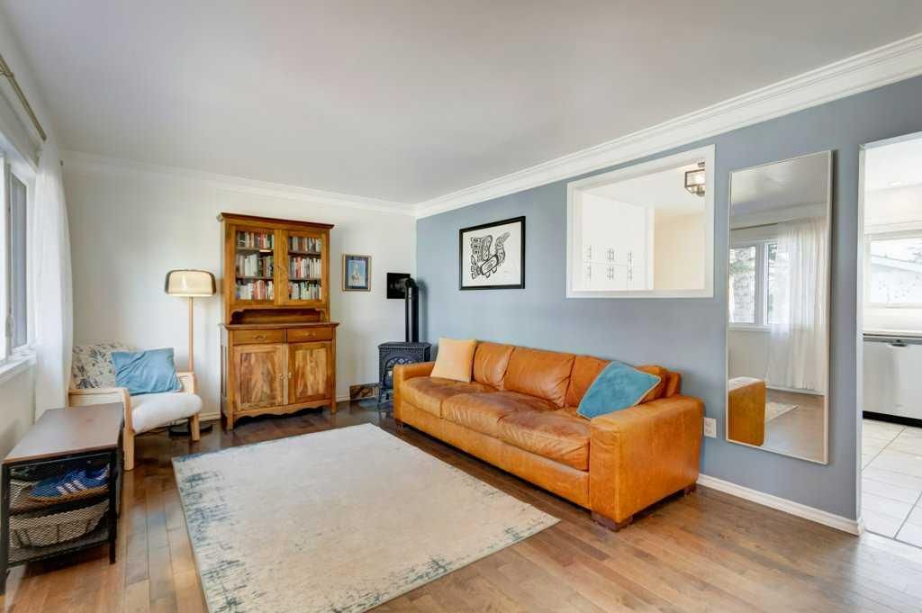 81 Healy Drive SW, Calgary — photo 4 of 40