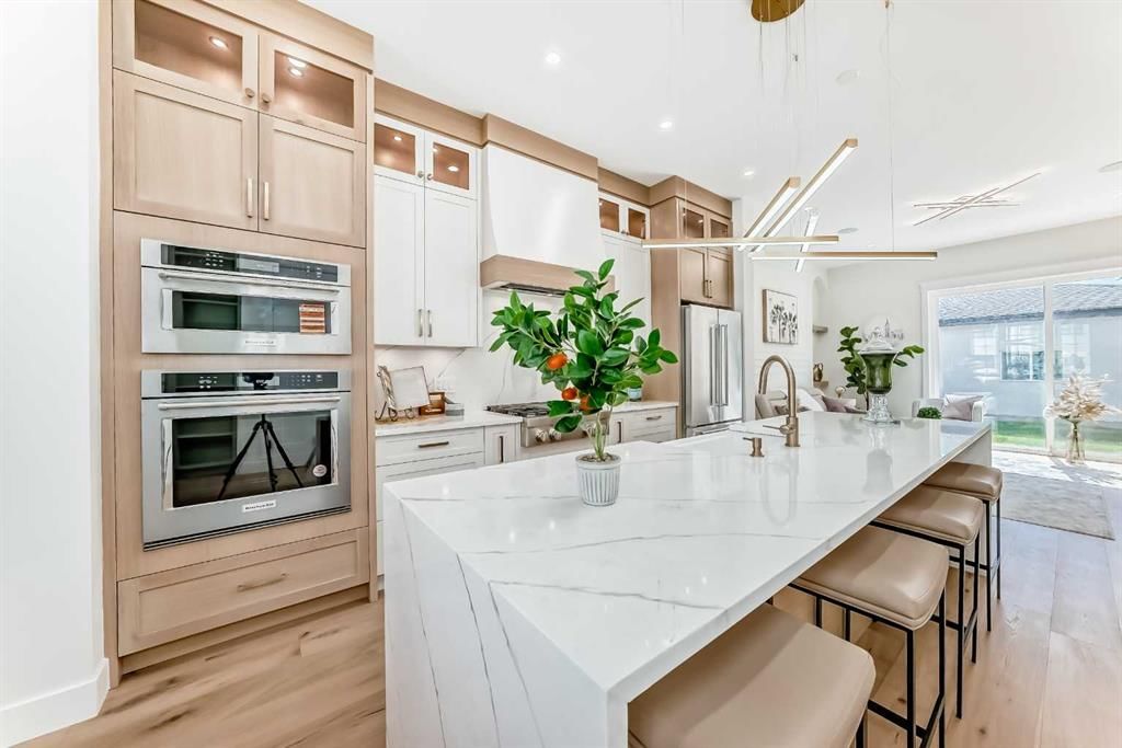 2313 23 Avenue SW, Calgary — photo 2 of 50