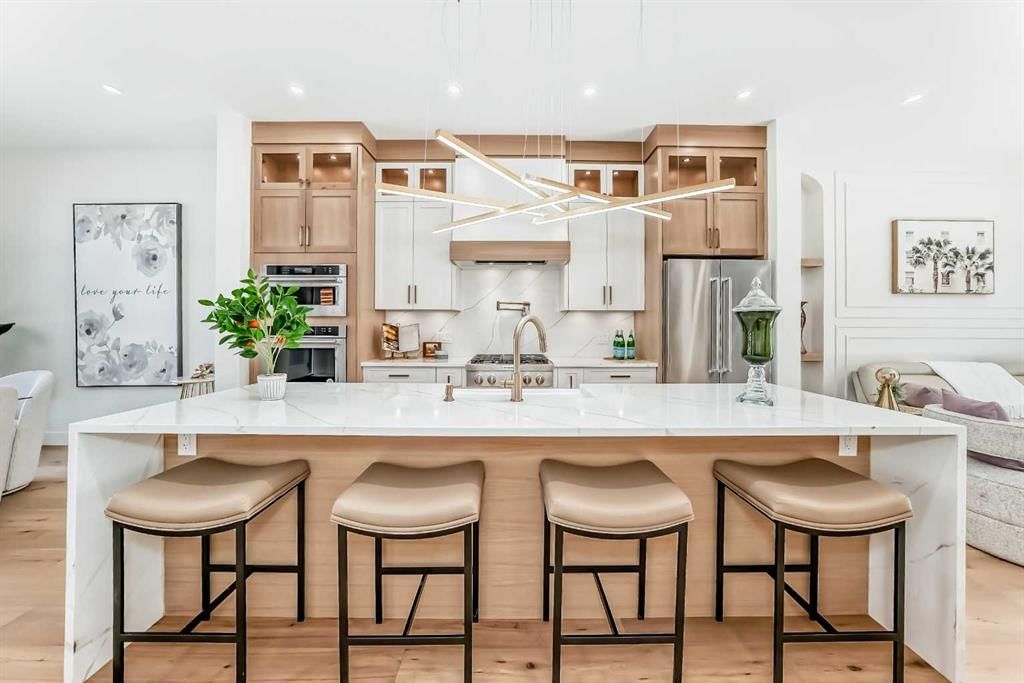 2313 23 Avenue SW, Calgary — photo 4 of 50