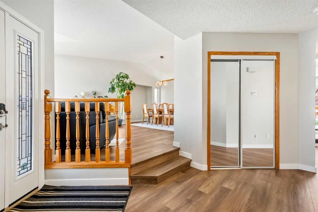 412 Hawkland Place NW, Calgary — photo 3 of 48
