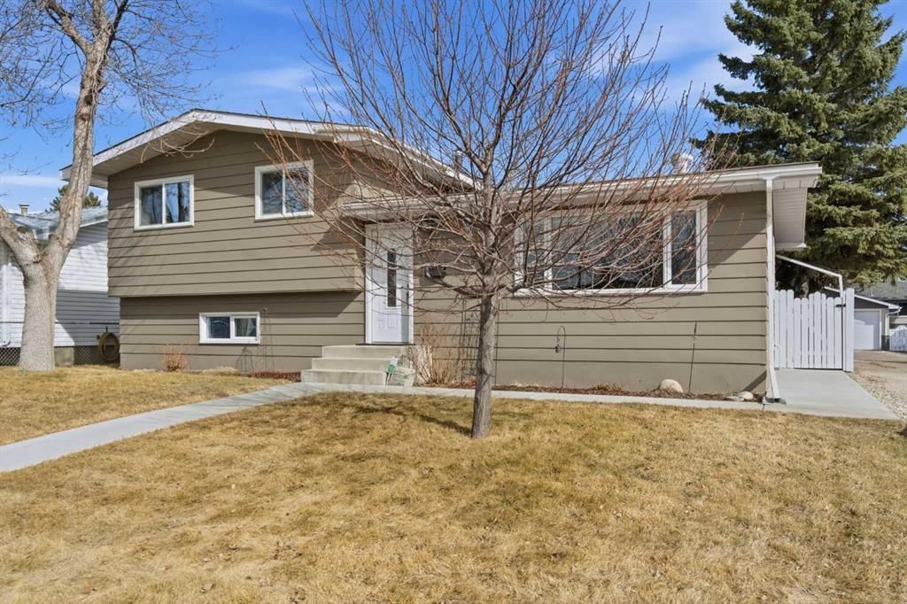9852 Athens Road SE, Calgary — main listing photo