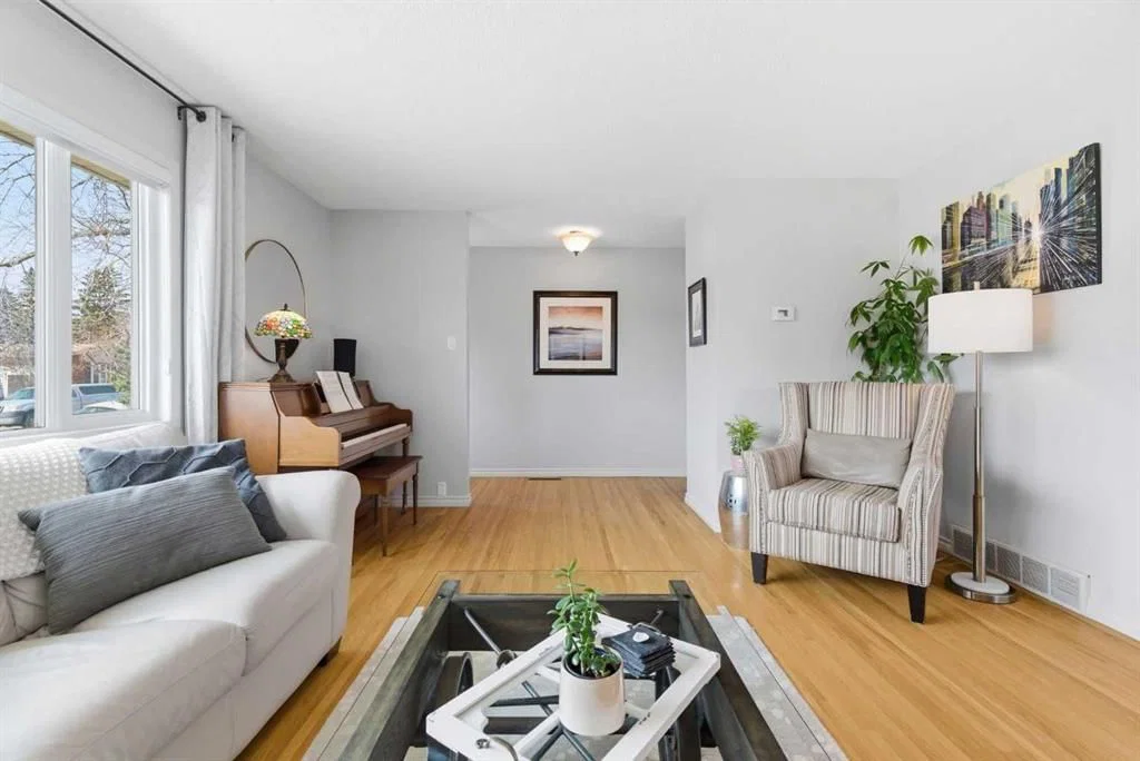 9852 Athens Road SE, Calgary — photo 5 of 47