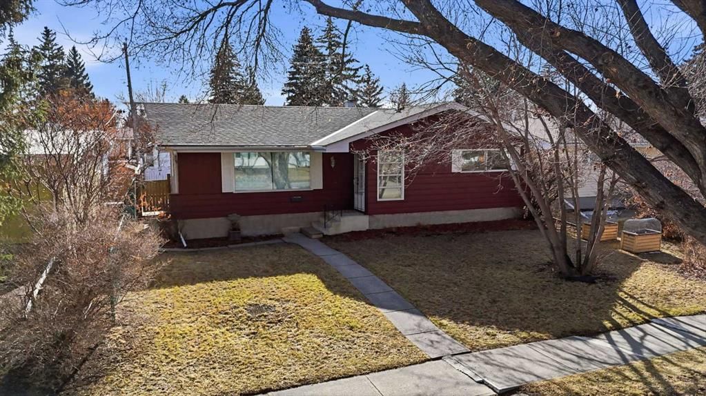 1447 Northmount Drive NW, Calgary — main listing photo