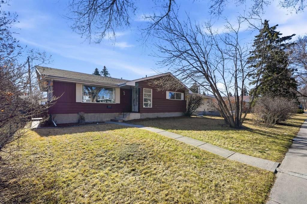 1447 Northmount Drive NW, Calgary — photo 2 of 50
