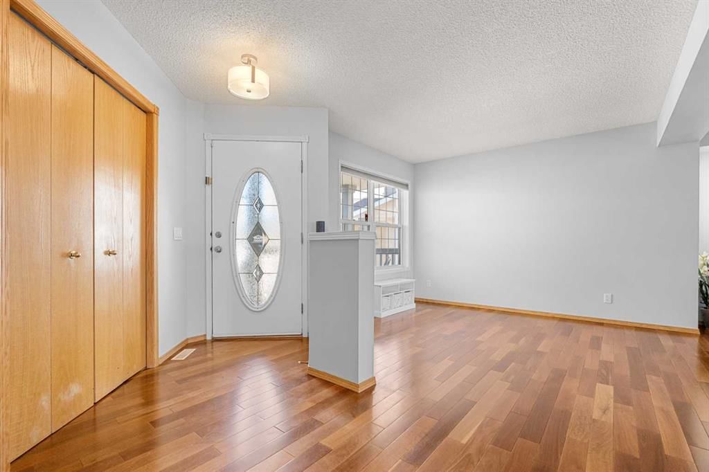136 Coral Springs Landing NE, Calgary — photo 3 of 44