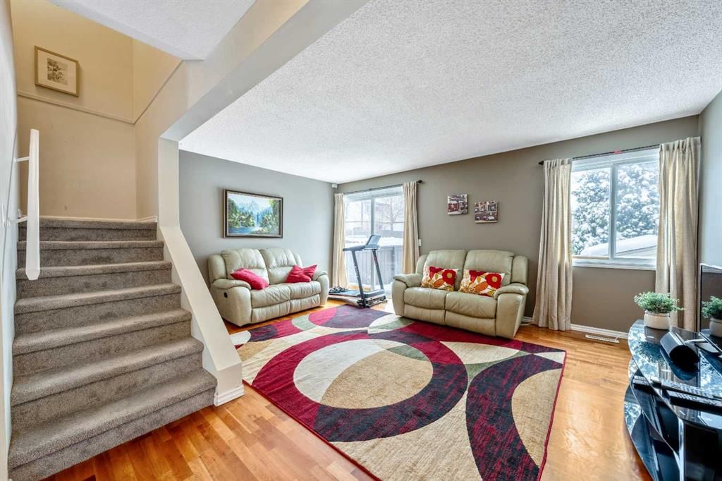 60, 115 Bergen Road NW, Calgary — photo 2 of 18