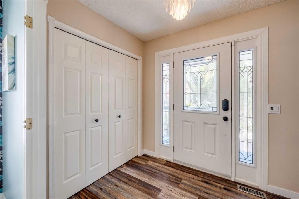 103 Riverview Circle SE, Calgary — photo 4 of 43