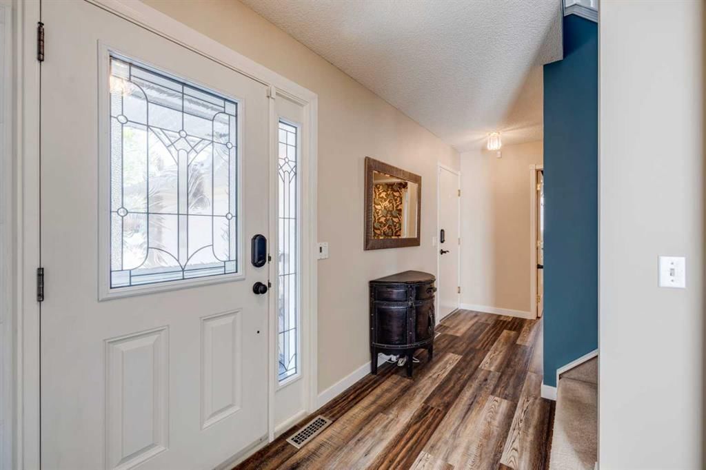 103 Riverview Circle SE, Calgary — photo 5 of 43