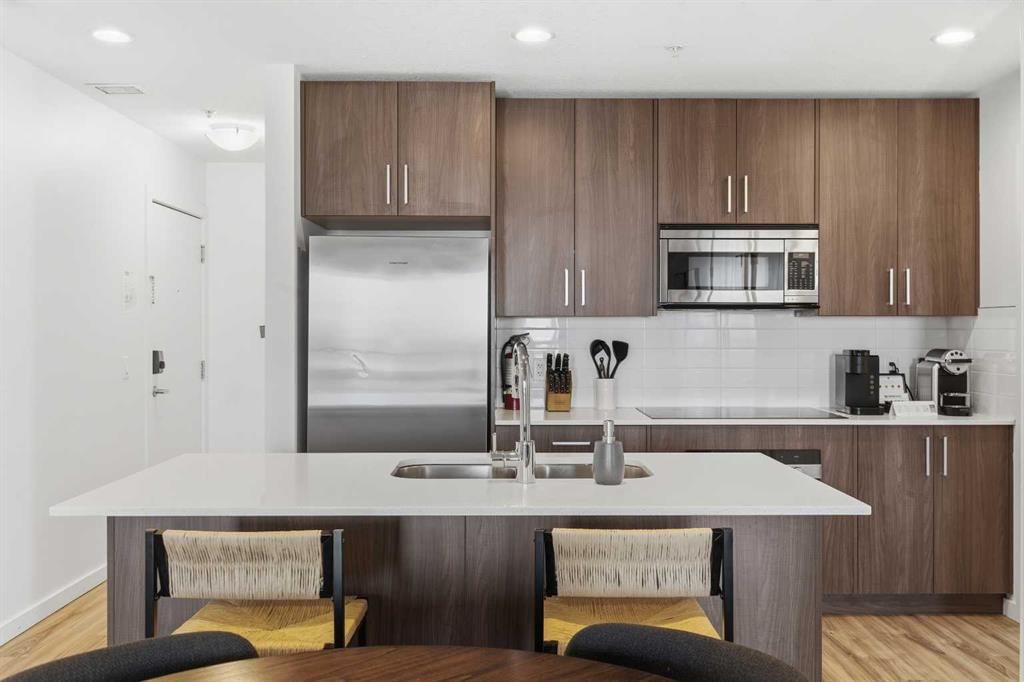 305, 1629 38 Street SW, Calgary — photo 4 of 33