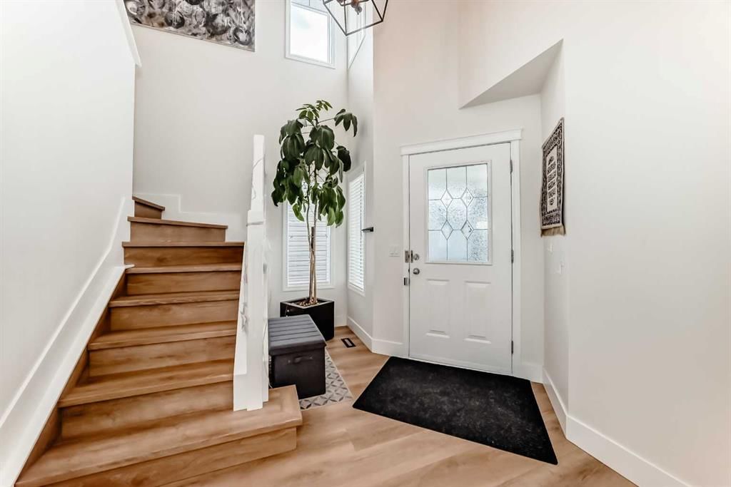 94 Cougar Plateau Way SW, Calgary — photo 4 of 49
