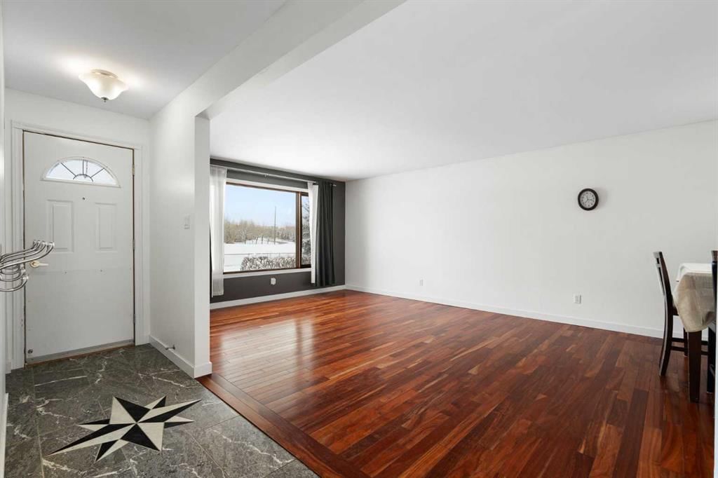 232 Silverview Way NW, Calgary — photo 2 of 50