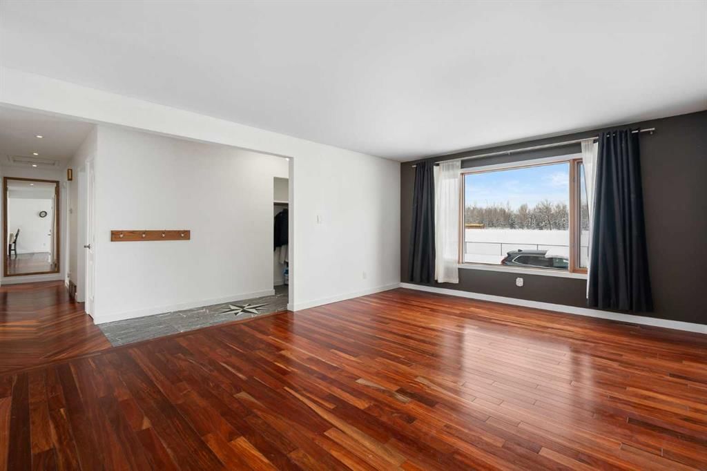 232 Silverview Way NW, Calgary — photo 4 of 50