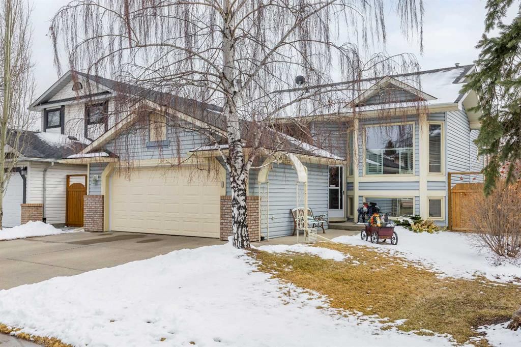 1331 Sunvista Way SE, Calgary — main listing photo