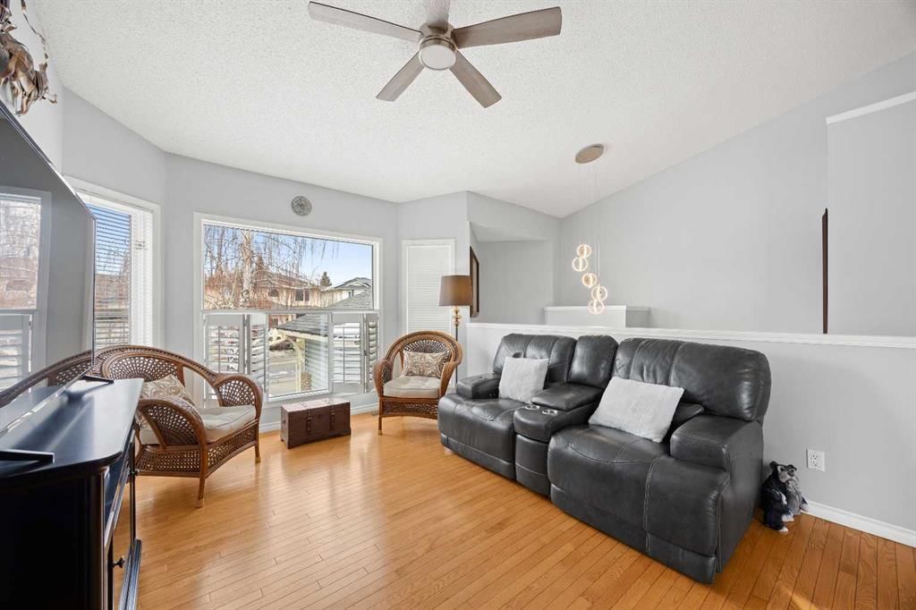 1331 Sunvista Way SE, Calgary — photo 4 of 39